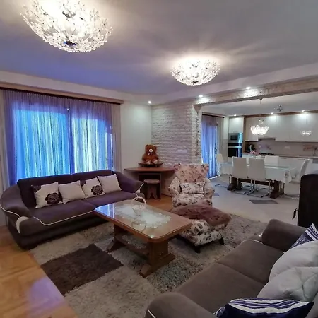 Roncevic Mit Kamin- In Rovanjska By Interhome