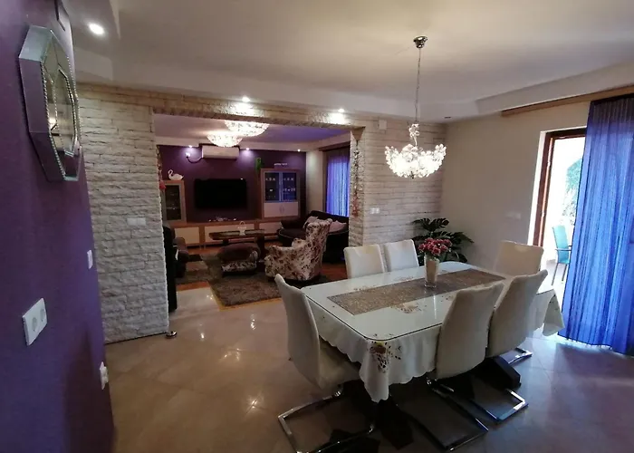 Roncevic Mit Kamin- In Rovanjska By Interhome *