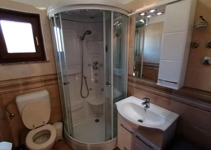 Roncevic Mit Kamin- In Rovanjska By Interhome