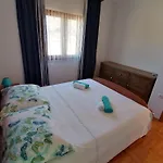 Daire Roncevic Mit Kamin- In Rovanjska By Interhome