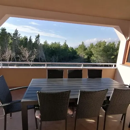 Roncevic Mit Kamin- In Rovanjska By Interhome