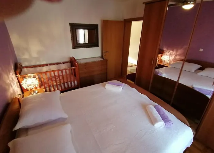 Roncevic Mit Kamin- In By Interhome 아파트